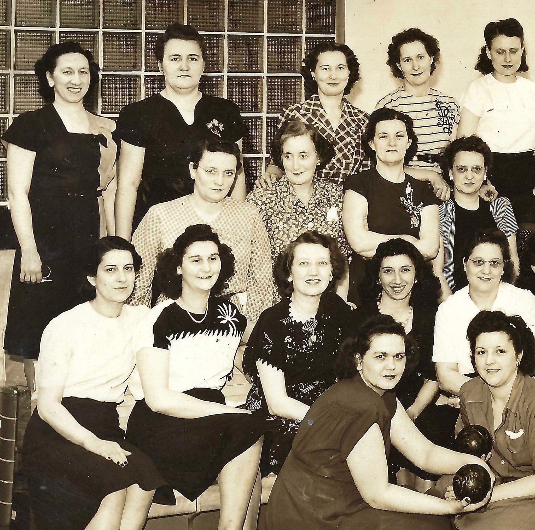 women bowl 02
